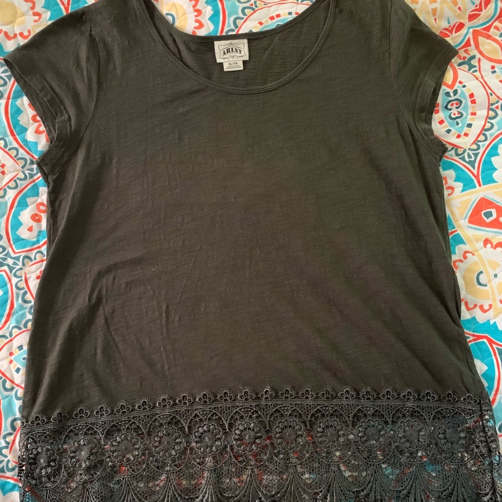 Women’s Ariat top